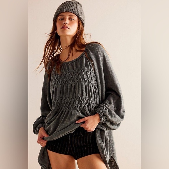 We The Free People Green Long
Sleeve Smocked Snowbell
Babydoll Tunic Sz : XS / S - Picture 1 of 8